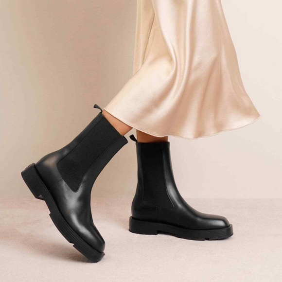 New Givenchy Squared Chelsea Ankle Boots Black Leather in size 38 - Picture 3 of 10